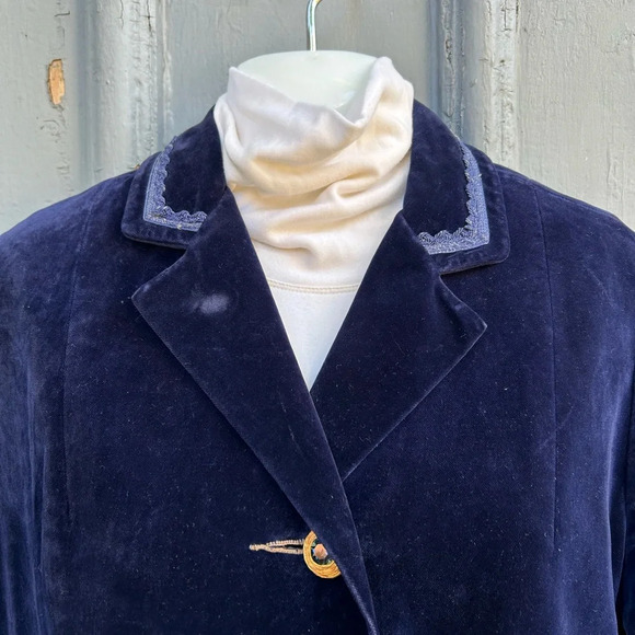 Gorgeous Vintage  Blue Velvet Coat, size approx 6 - Picture 7 of 16